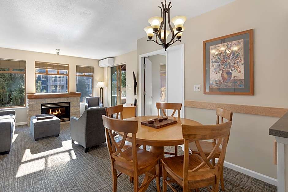 Tyndall Stone Lodge by Whiski Jack