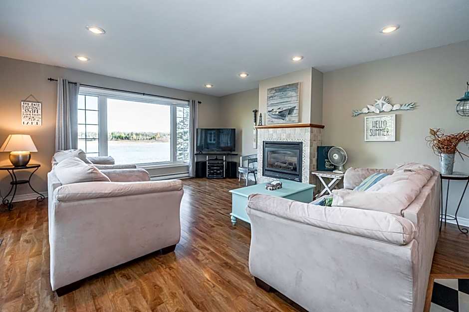 Serene Lakefront Retreat Explore & Unwind