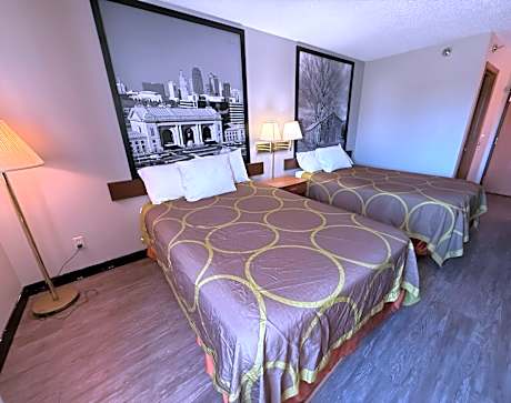 Studio Suite with Two Double Beds - Non-Smoking