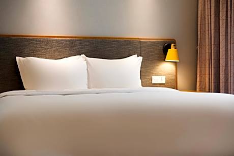 1 King Bed Standard