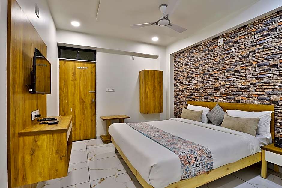 Hotel SR Rooms – Ahmedabad, TN
