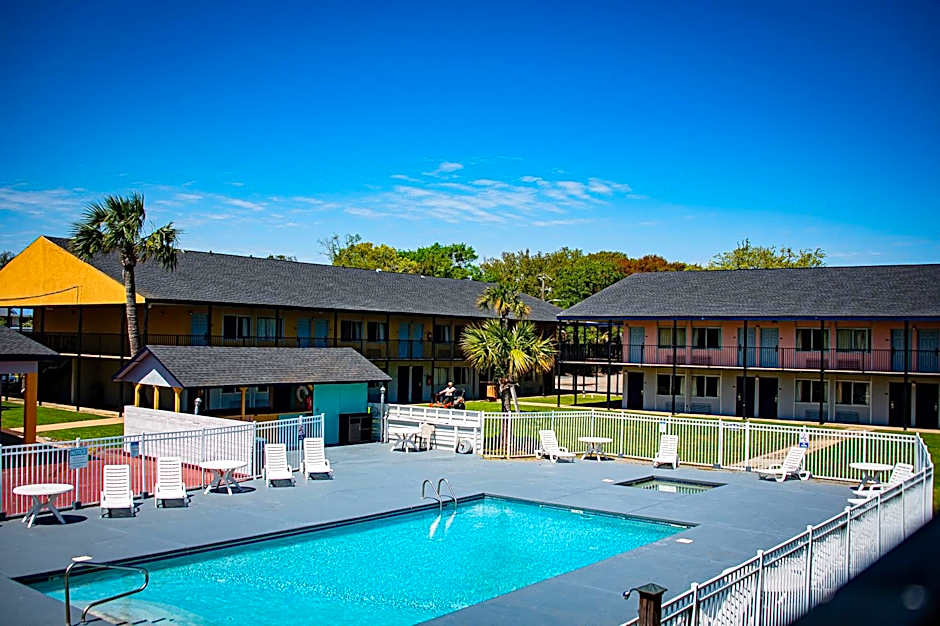 Super 8 by Wyndham Biloxi