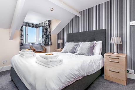 Deluxe, Sea View