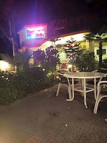Red Onion Hotel & Restaurant