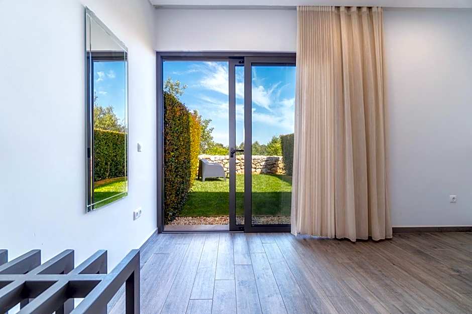 Mercedes Country House