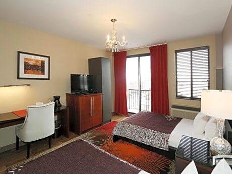 Deluxe Two Full Beds with Balcony