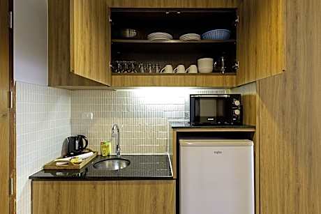 Family Suite (1 King Bed, 2 Twin Beds and 1 Twin Sofa Bed)