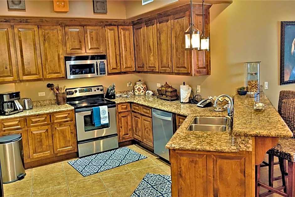 Bella Sirena 305-A - Elegant Oceanview Condo on Beachfront Resort