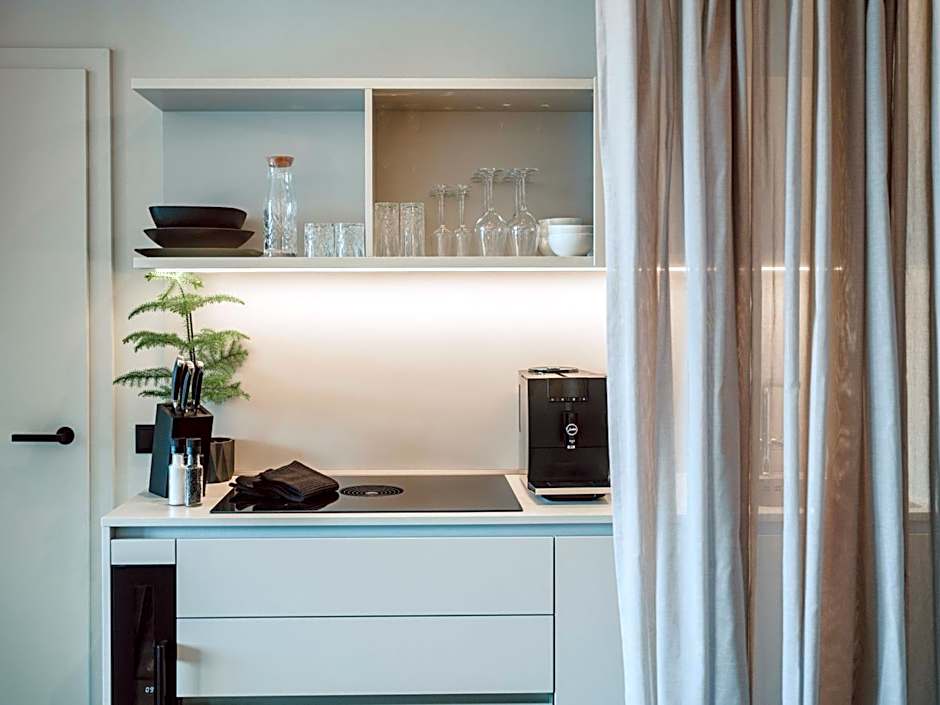 JoAnn suites & apart