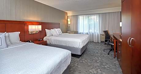 Suite, 2 Queen, Sofa bed