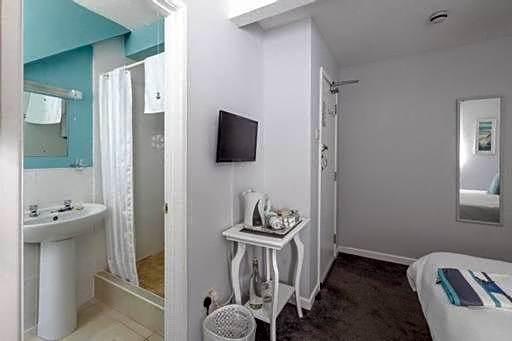 Bridgeside Guest House