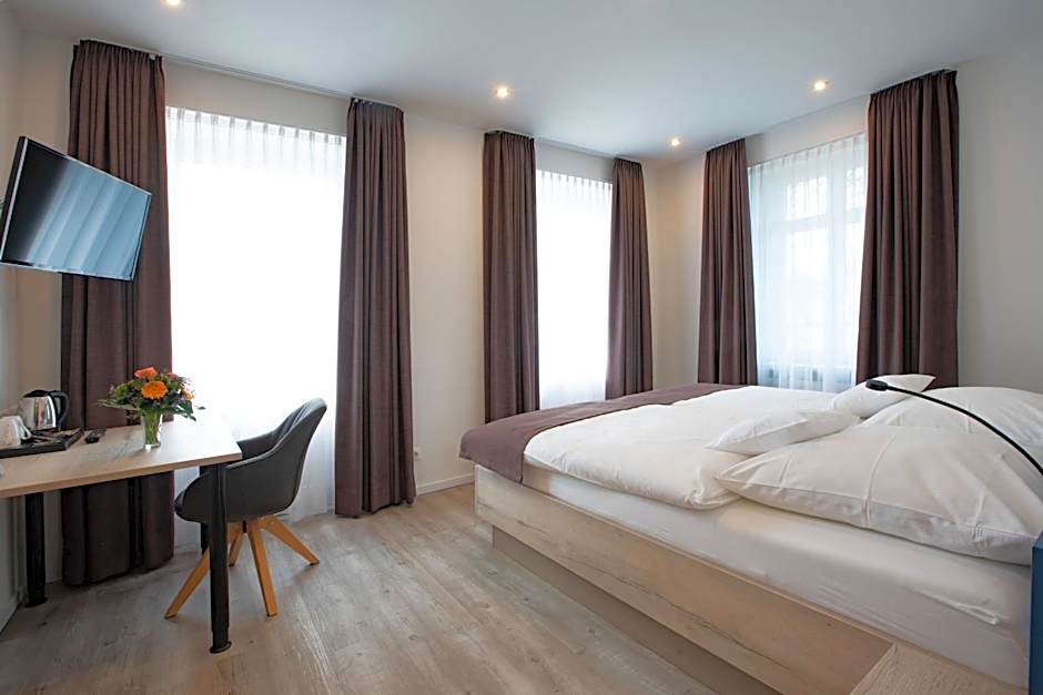 CAESARO Hotel & Pizzeria - 20 Jahre Familienunternehmen