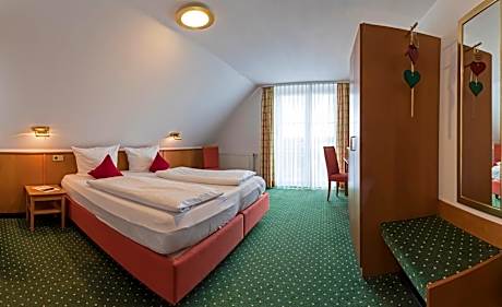 Deluxe Double Room (1 Adult)