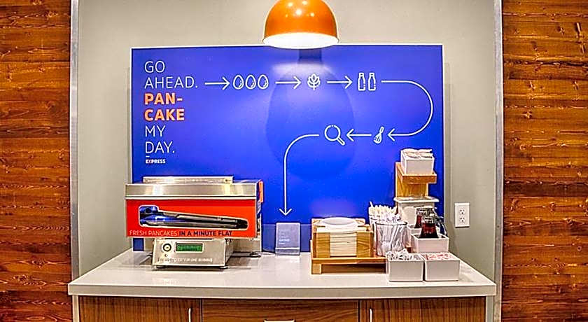 Holiday Inn Express & Suites Brevard - City Center By IHG