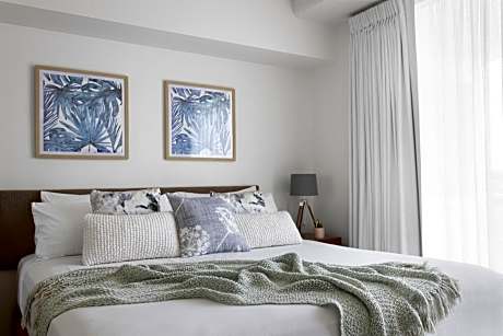 One-Bedroom Apartment with Ocean View