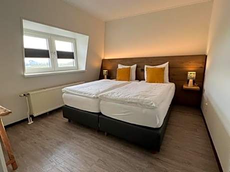 Apartment with Lake View