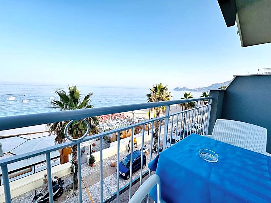 Maniel Beach Hotel