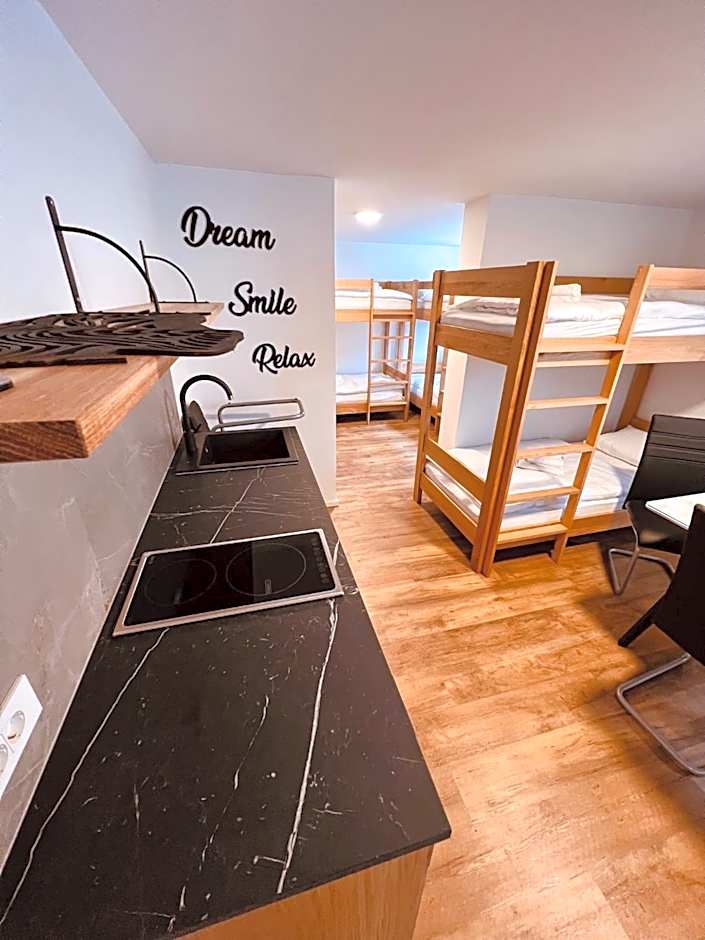 PJ Hotel Cerklje - 5min to Airport - Free Parking