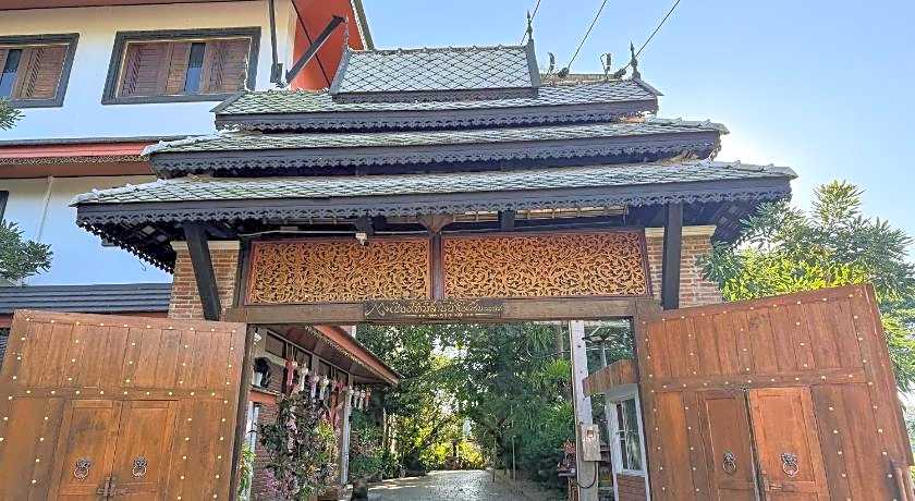 Chiangmai Lanna & Modern Loft Hotel