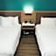 La Quinta Inn & Suites by Wyndham Albuquerque Airport
