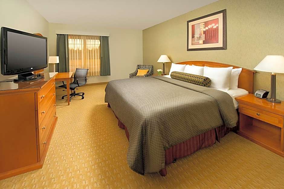 Photo 1 of 4 of 1 King Bed