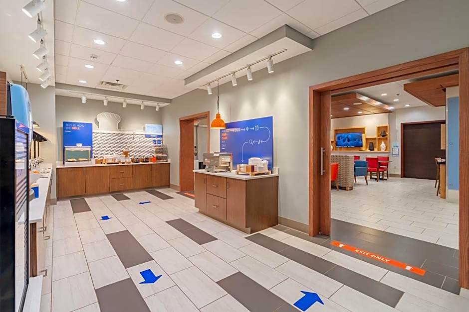 Holiday Inn Express & Suites - Marion By IHG