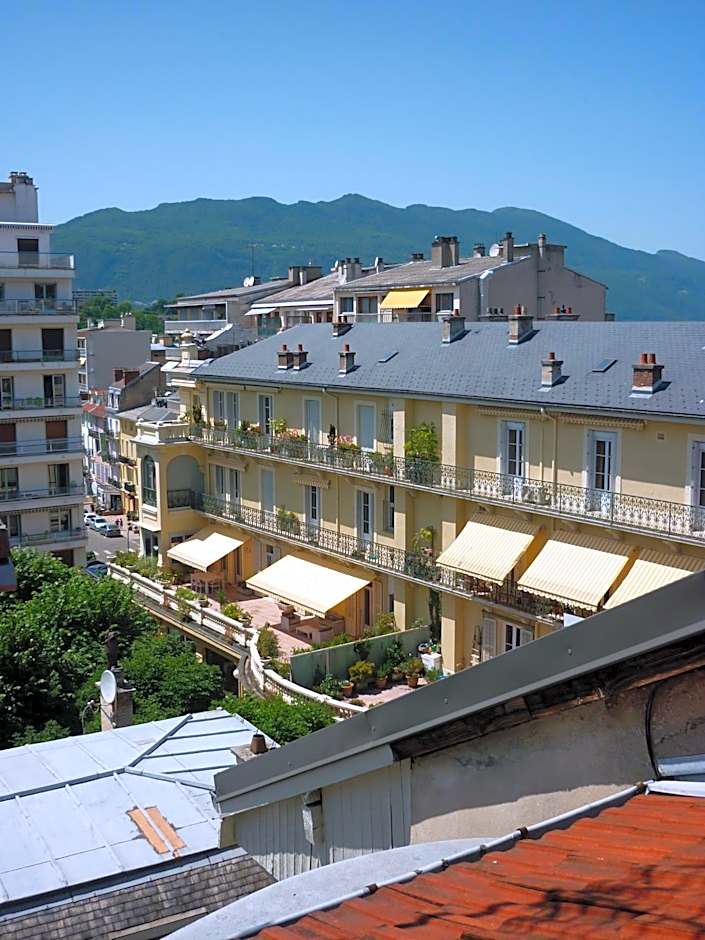 Authentic by Balladins, Hotel Le Carre d'Aix