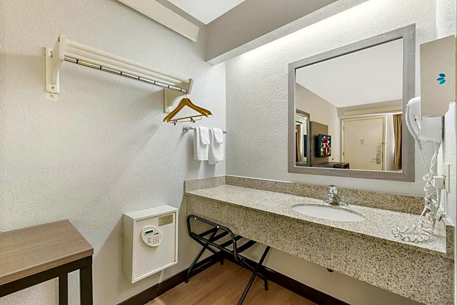 Red Roof Inn Buffalo Niagara Airport