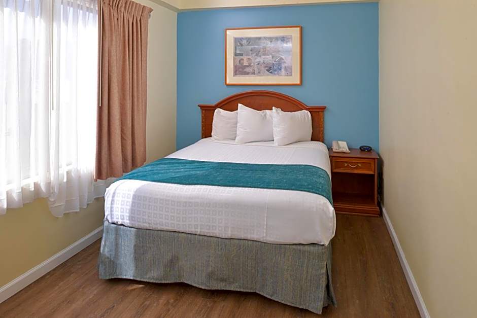 Edgewater Inn and Suites