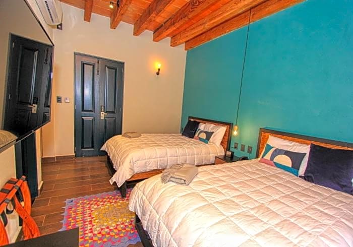 Antigua Trece Hotel Fusión