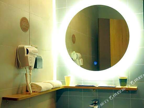 Home Inn · Neo (Ningbo Railway Station North Square Branch)