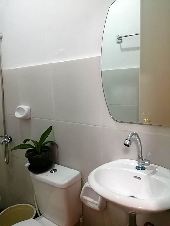 MiL's Hillside Tourist Inn