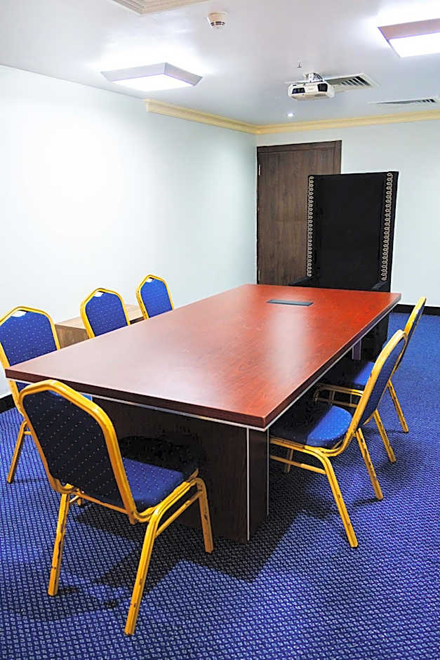 Golden Tulip Dar Es Salaam City Center Hotel