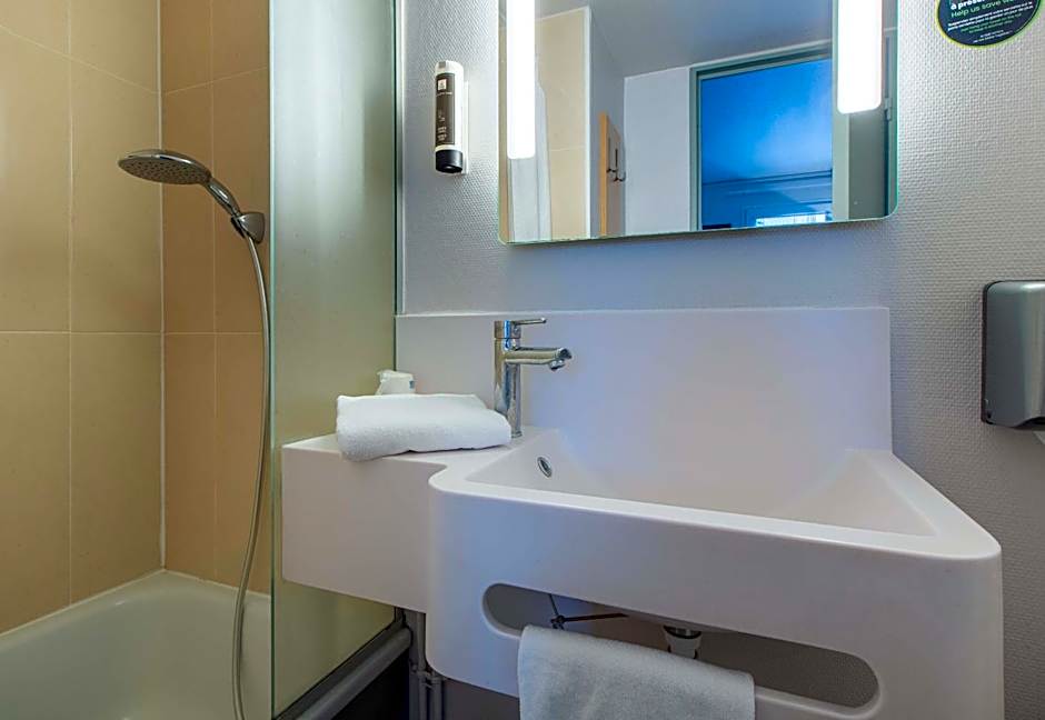 B&B HOTEL CHATEAUROUX Aéroport