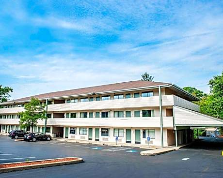 Quality Inn & Suites Gibsonia - Pittsburgh North
