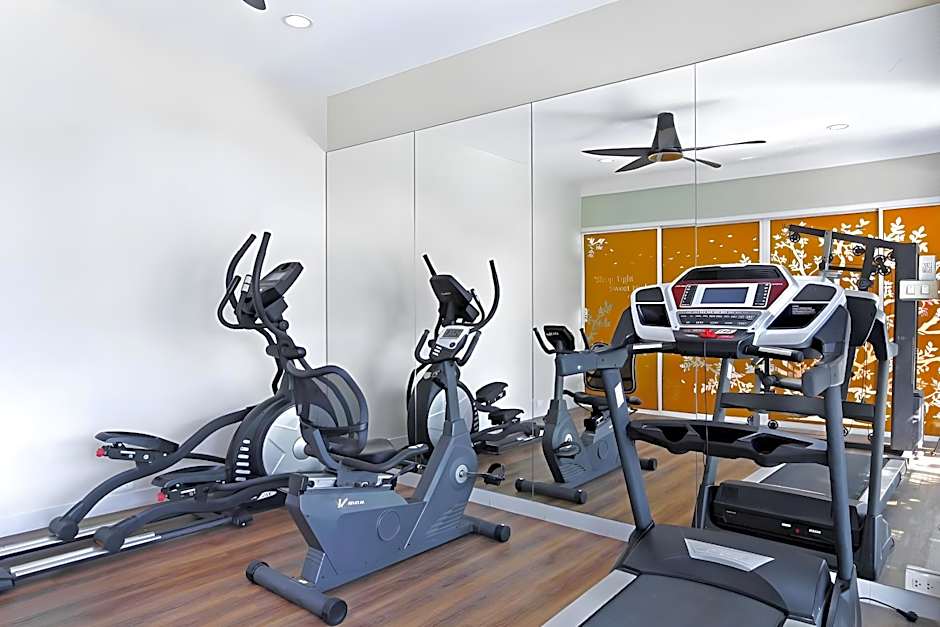 Fullroom 77 Srinakarin