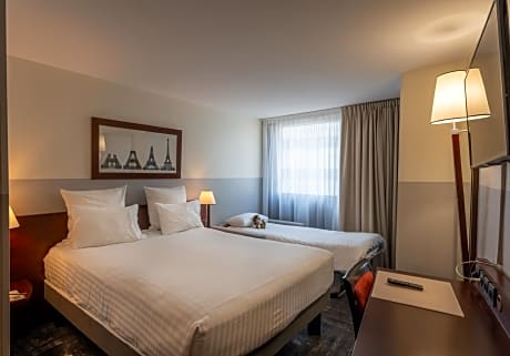 Superior Room with 1 Double Bed and 1 Single Bed