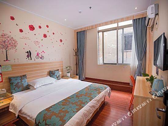 Guangzhou Longcheng Hotel (Chen Clan Temple Metro Station)