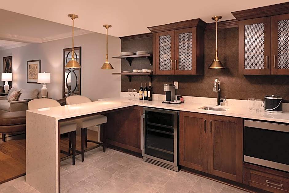 Hotel Roanoke - Conference Center Curio Collection by Hilton