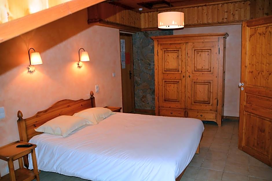 Photo 1 of 4 of Double Room