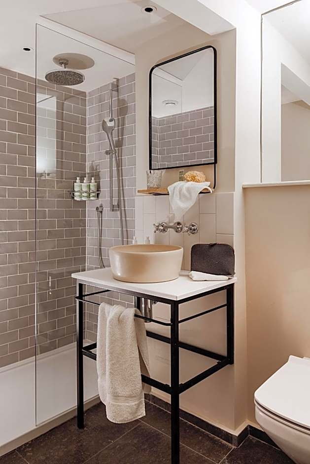 No 15 by GuestHouse, Bath