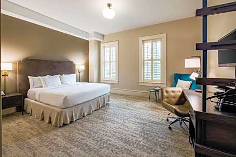 1 King Mobility Accessible W/Roll In Shower