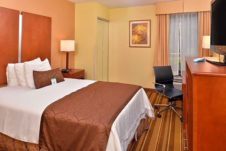 Best Western Plus Richmond Airport Hotel