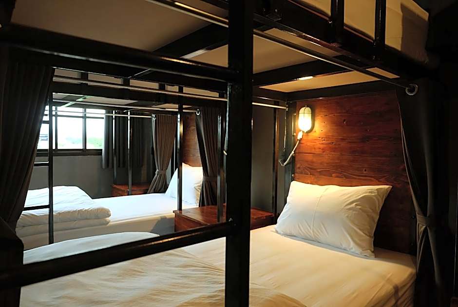 Rider Bedroom Hostel & Cafe