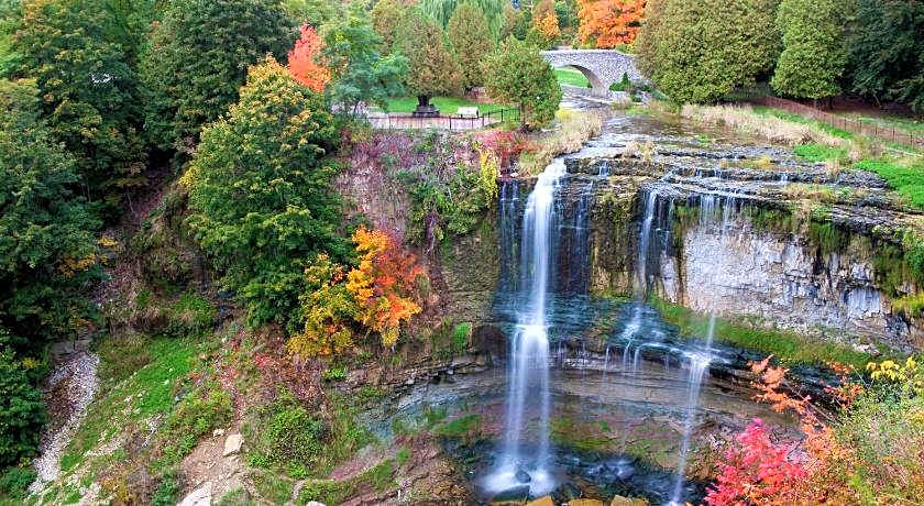 Premier Inn & Suites - Downtown Hamilton Hotel