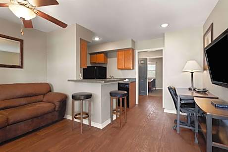 One- Bedroom Suite wirh Two Twin Beds, Non-Smoking