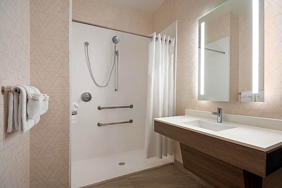 Holiday Inn Express & Suites Mobile West - I-10 By IHG