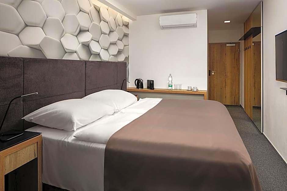 4 SMART HOTEL