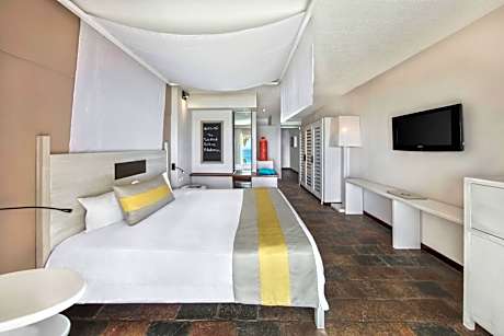 Deluxe Room Adults Only