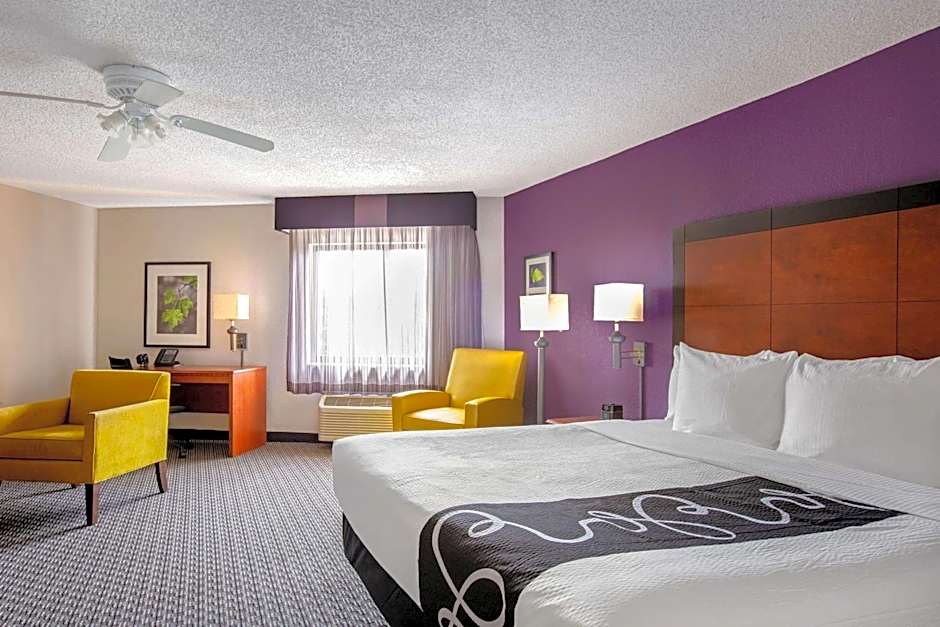 La Quinta Inn & Suites by Wyndham Miami Airport East